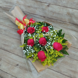 Buquê com 6 Rosas no Papel Kraft + Chocolate Raffaello